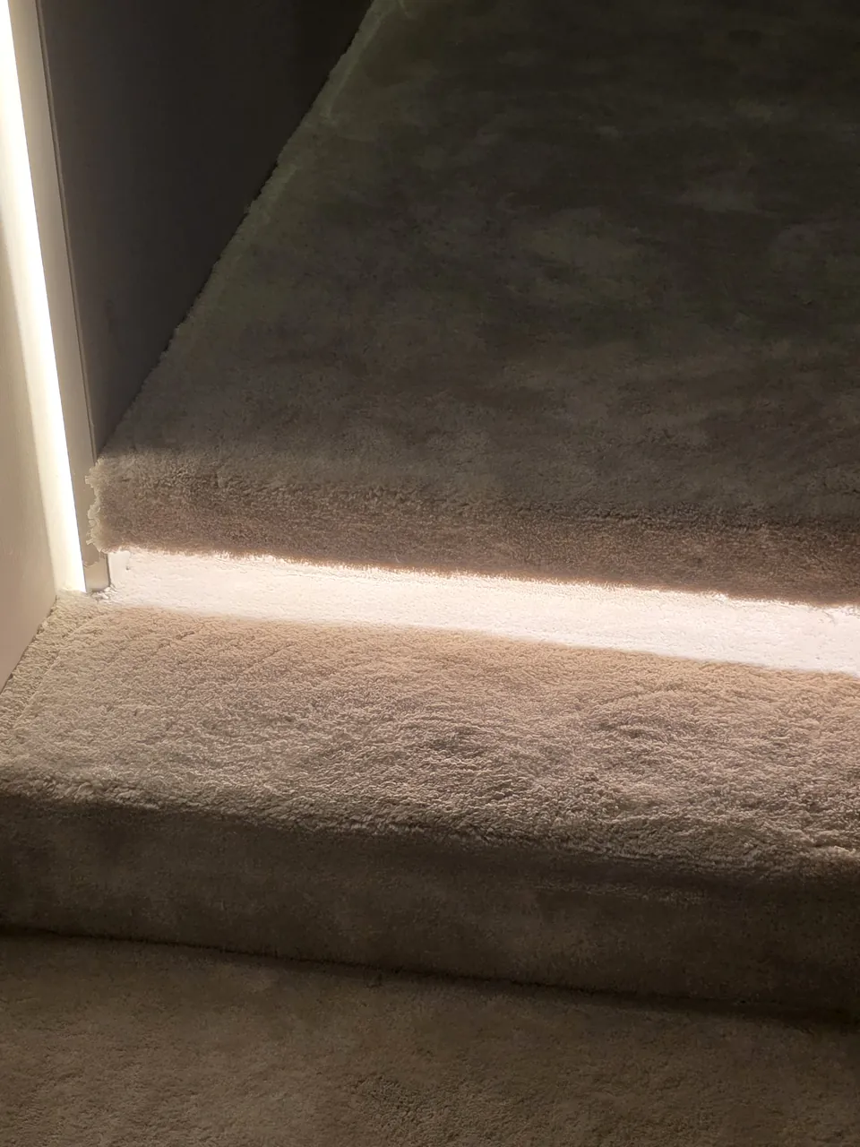 Detail of the LED light line along the dropped ceiling