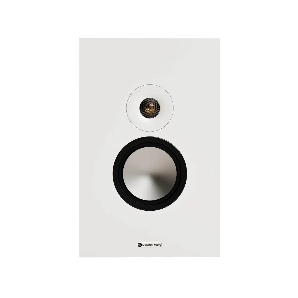 ma_bronze_7g_on-wall_pack_front_white.webp
