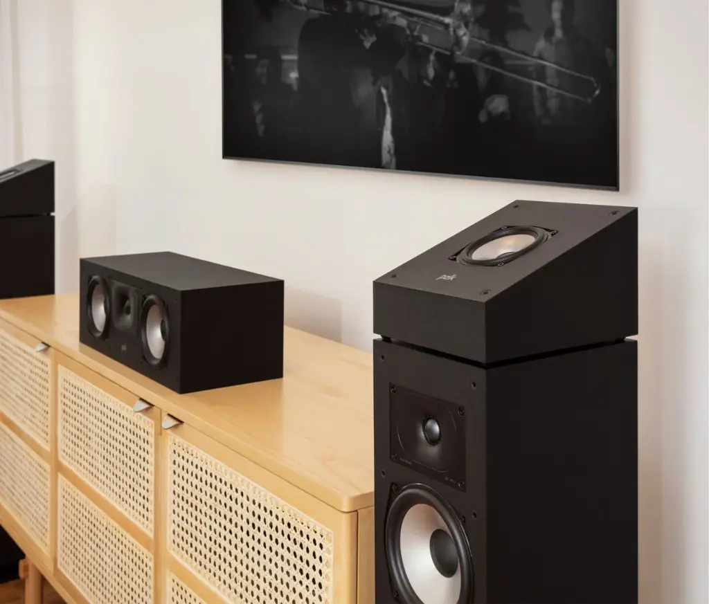 Monitor-XT90-Black_Image_in-situ.webp