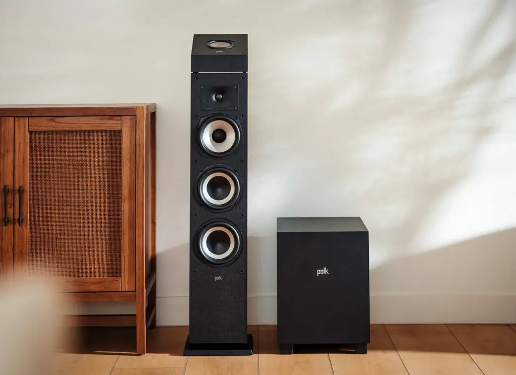 Monitor-XT10_5050_prod-insitu-floor.webp